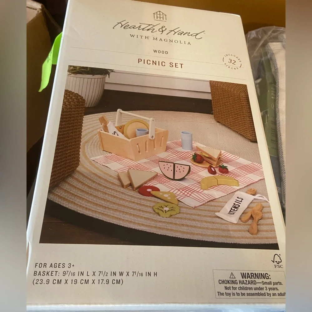 Hearth & Hand Magnolia‎ Kids 32 Piece Picnic Basket Wood Set Toy Playset Target